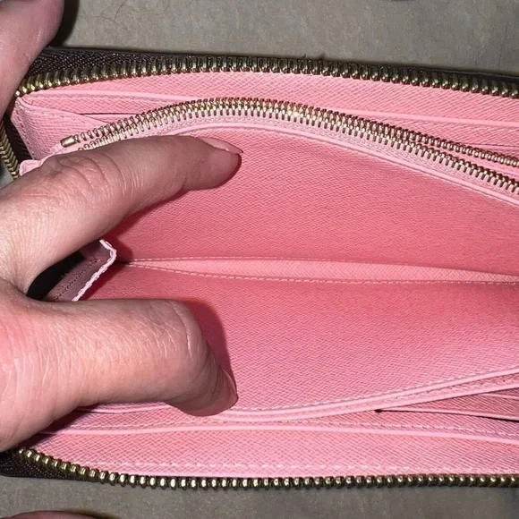 Limited Edition rare Zippy Monogram Vivienne 2020 Holiday Collection Long Wallet - Picture 8 of 14